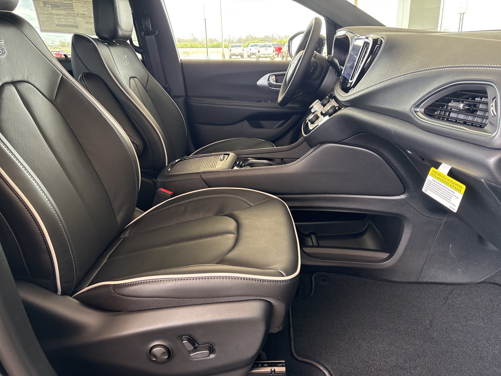New 2026 Chrysler Pacifica Limited w/ S Appearance Package FWD image 23