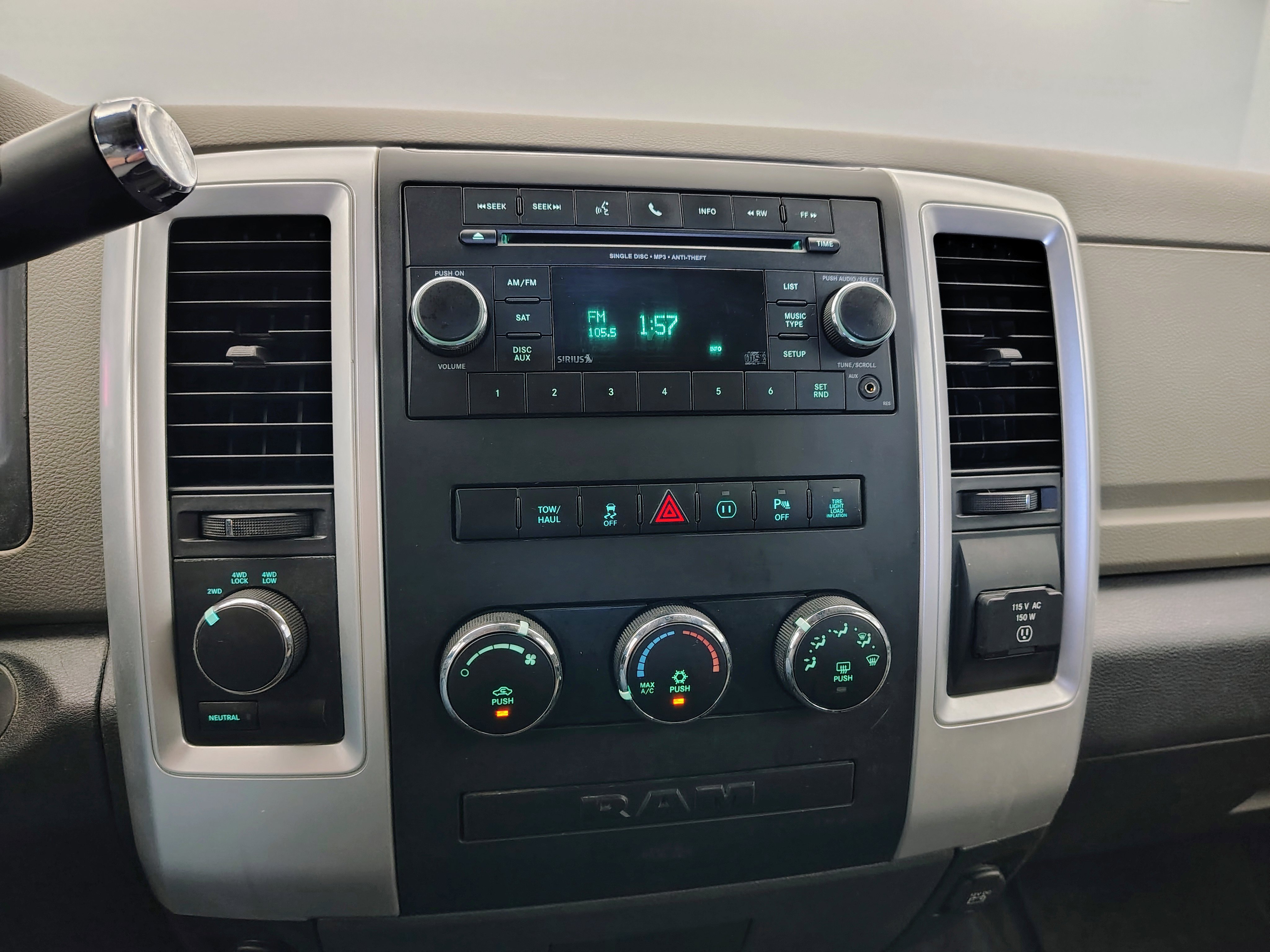 Used 2012 RAM 2500 SLT w/ Technology Group AWD/4WD image 3