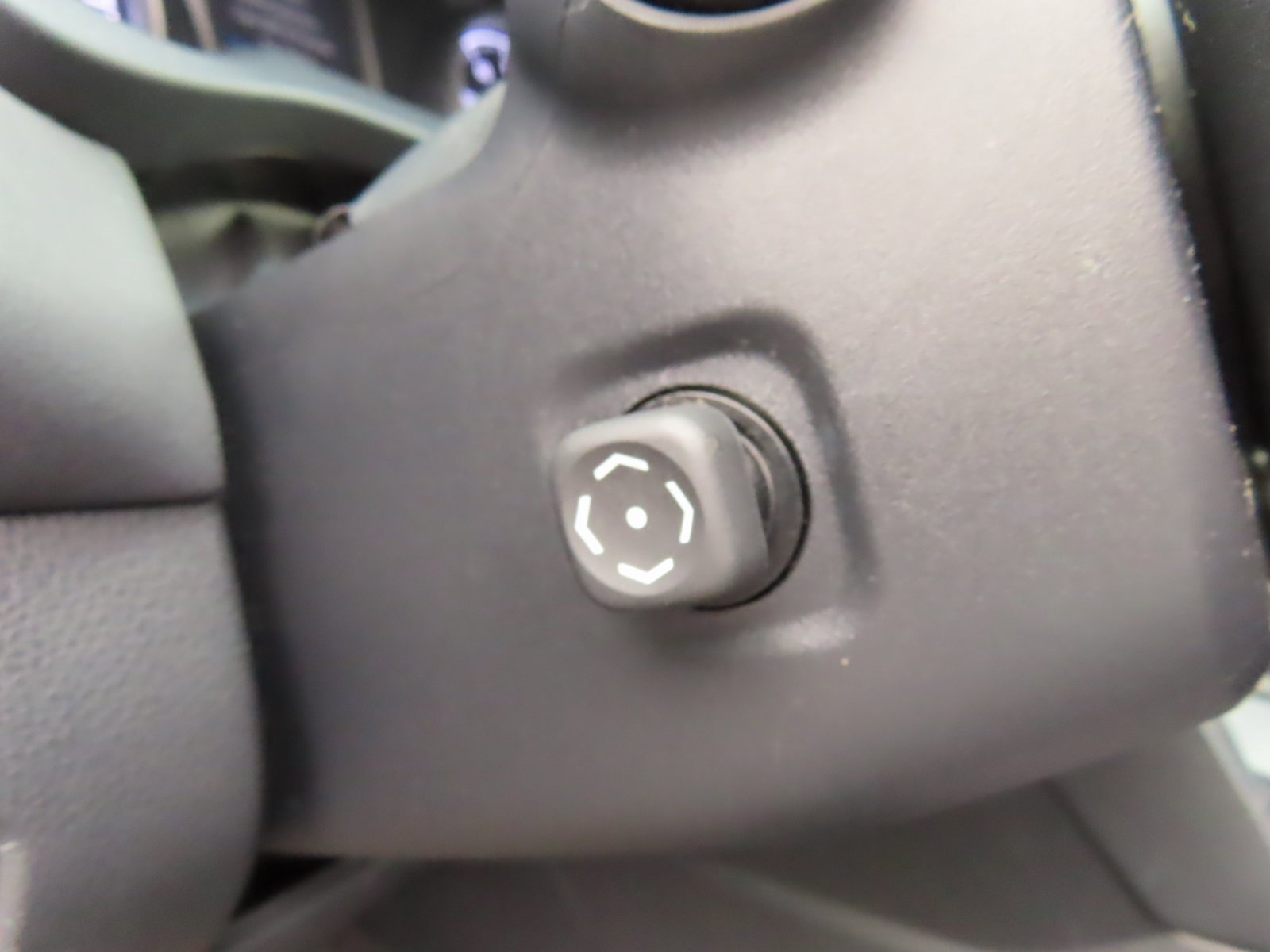 Used 2021 Toyota Venza LE w/ Carpet Mat Package (TMS) image 16