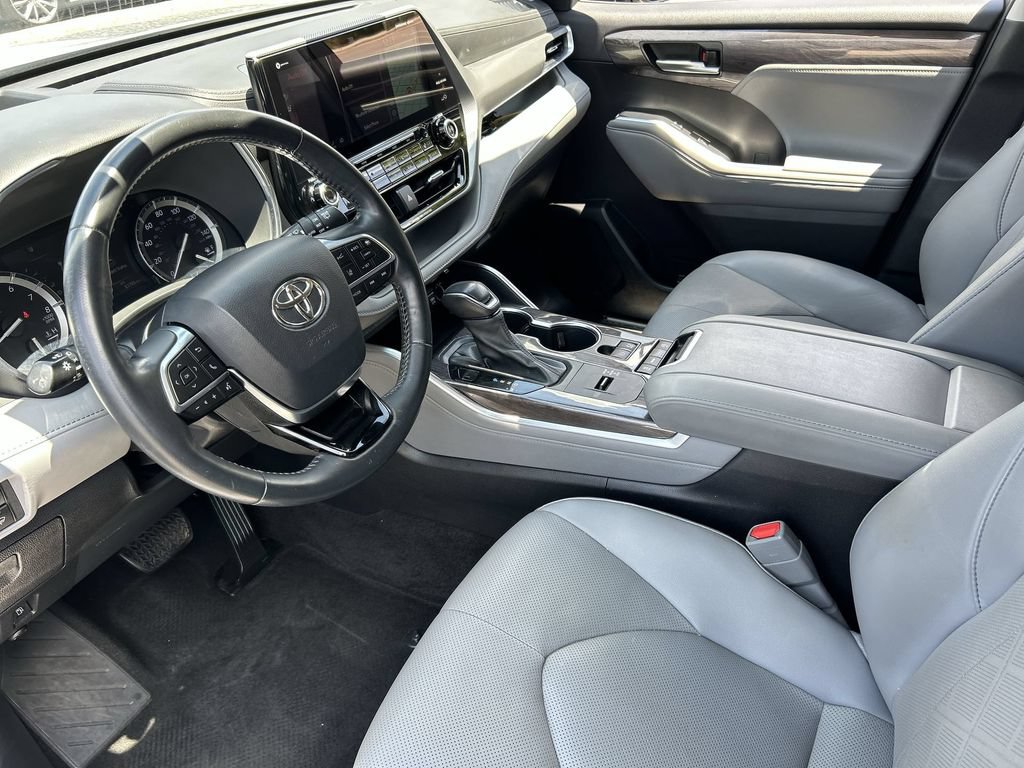 Used 2021 Toyota Highlander Platinum FWD image 10