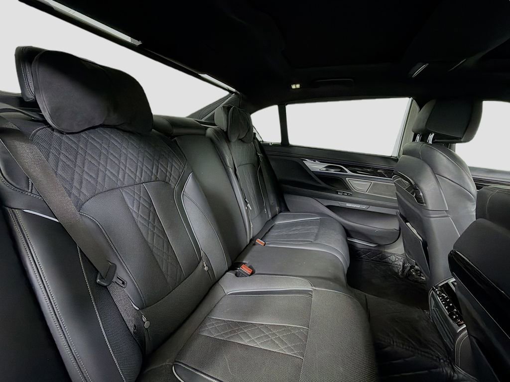 Used 2017 BMW 750i xDrive image 30