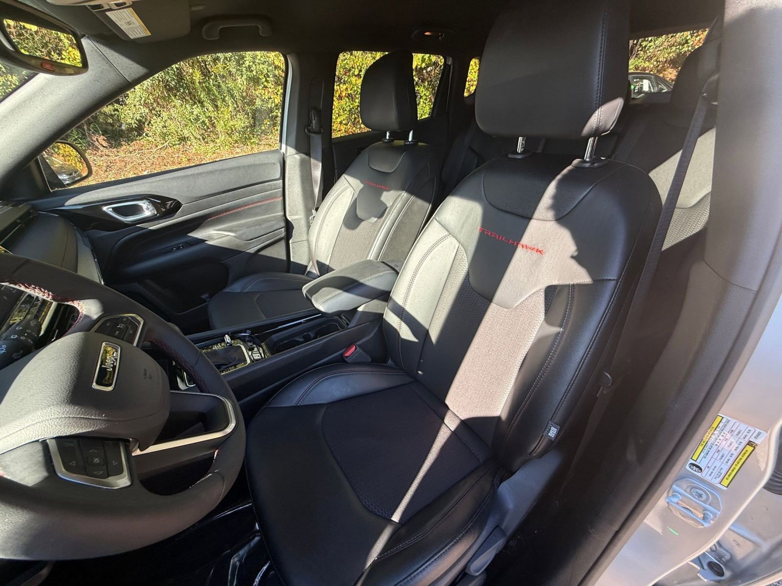 Used 2025 Jeep Compass Trailhawk image 36