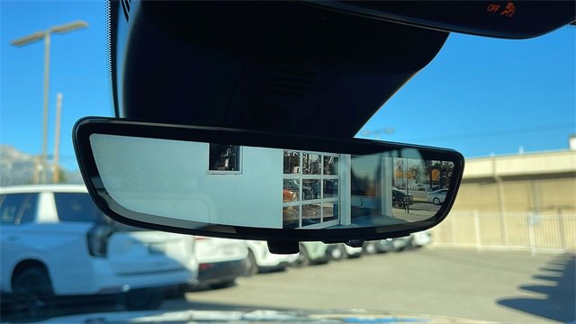 Used 2025 Chevrolet Traverse RS image 21