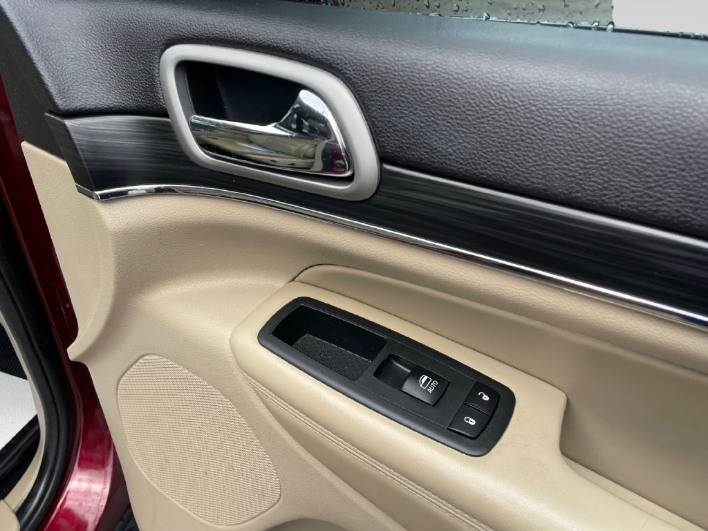 Used 2020 Jeep Grand Cherokee Limited AWD/4WD image 13