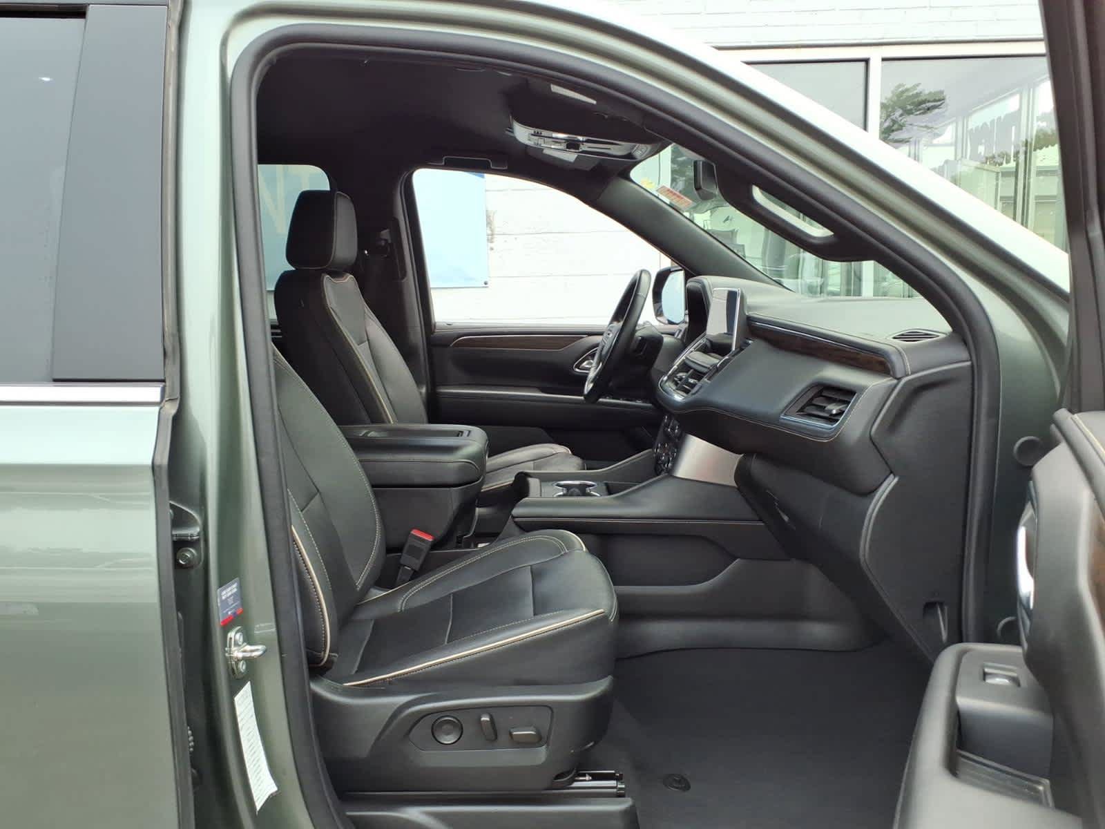 Used 2023 Chevrolet Suburban Premier AWD/4WD image 20