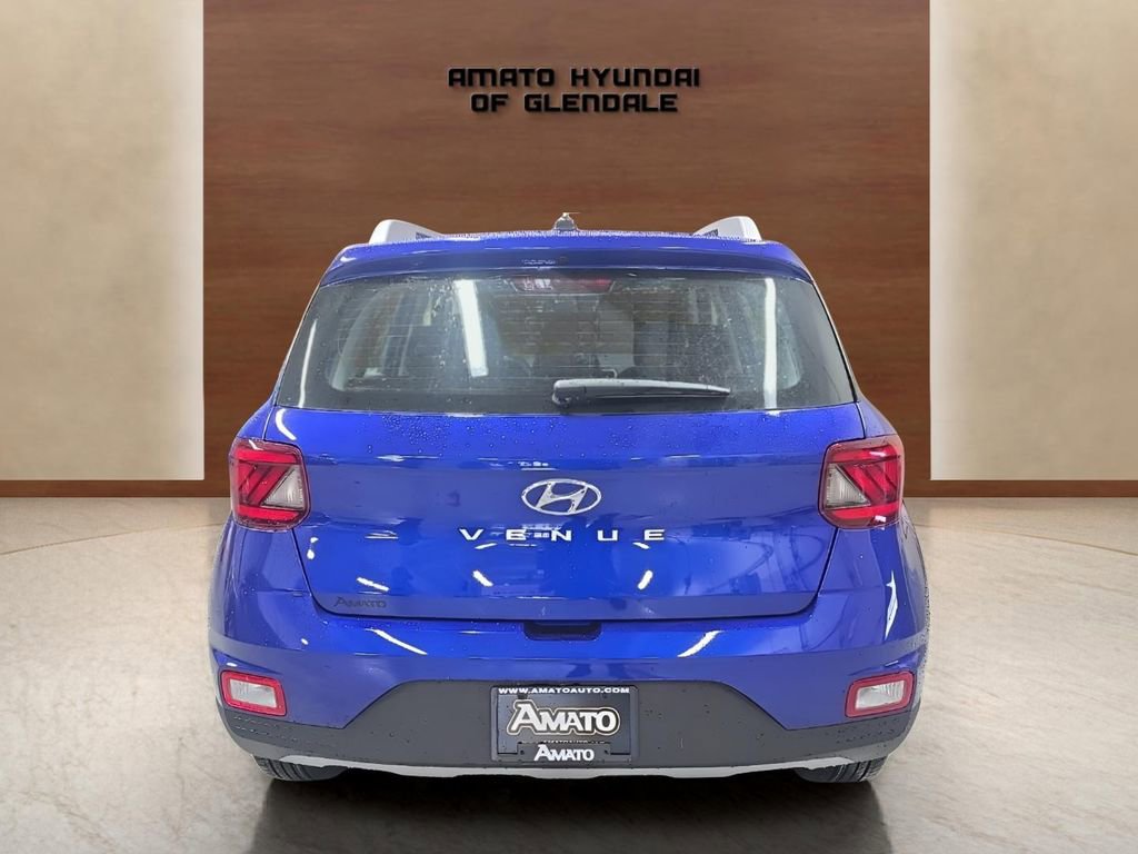 Used 2026 Hyundai Venue SEL FWD image 5