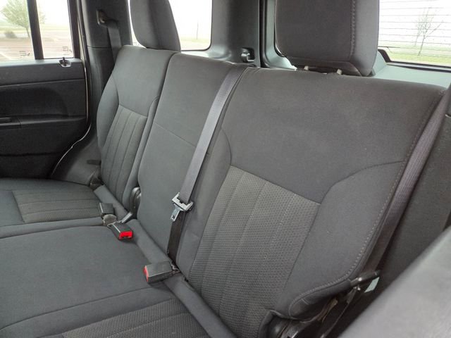 Used 2011 Jeep Liberty Sport AWD/4WD image 40