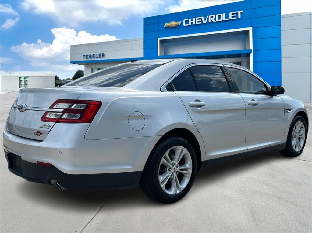 Used 2018 Ford Taurus SEL image 5