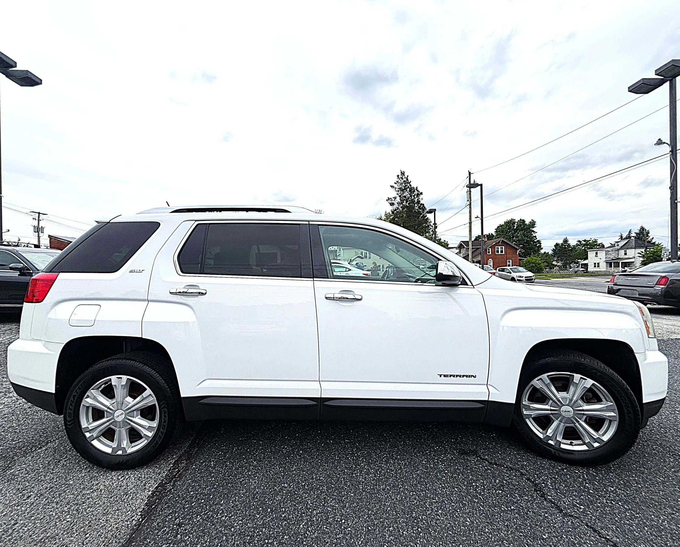 Used 2017 GMC Terrain SLT w/ Open Road Package AWD/4WD image 6
