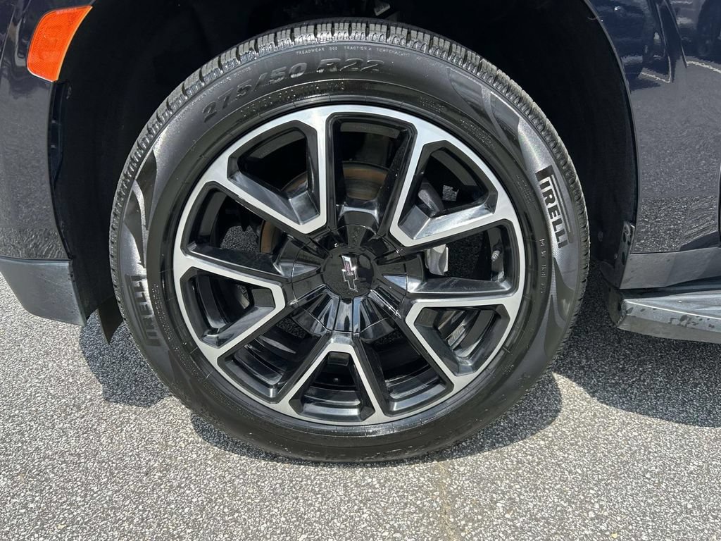 Used 2021 Chevrolet Suburban RST w/ Luxury Package RWD image 9