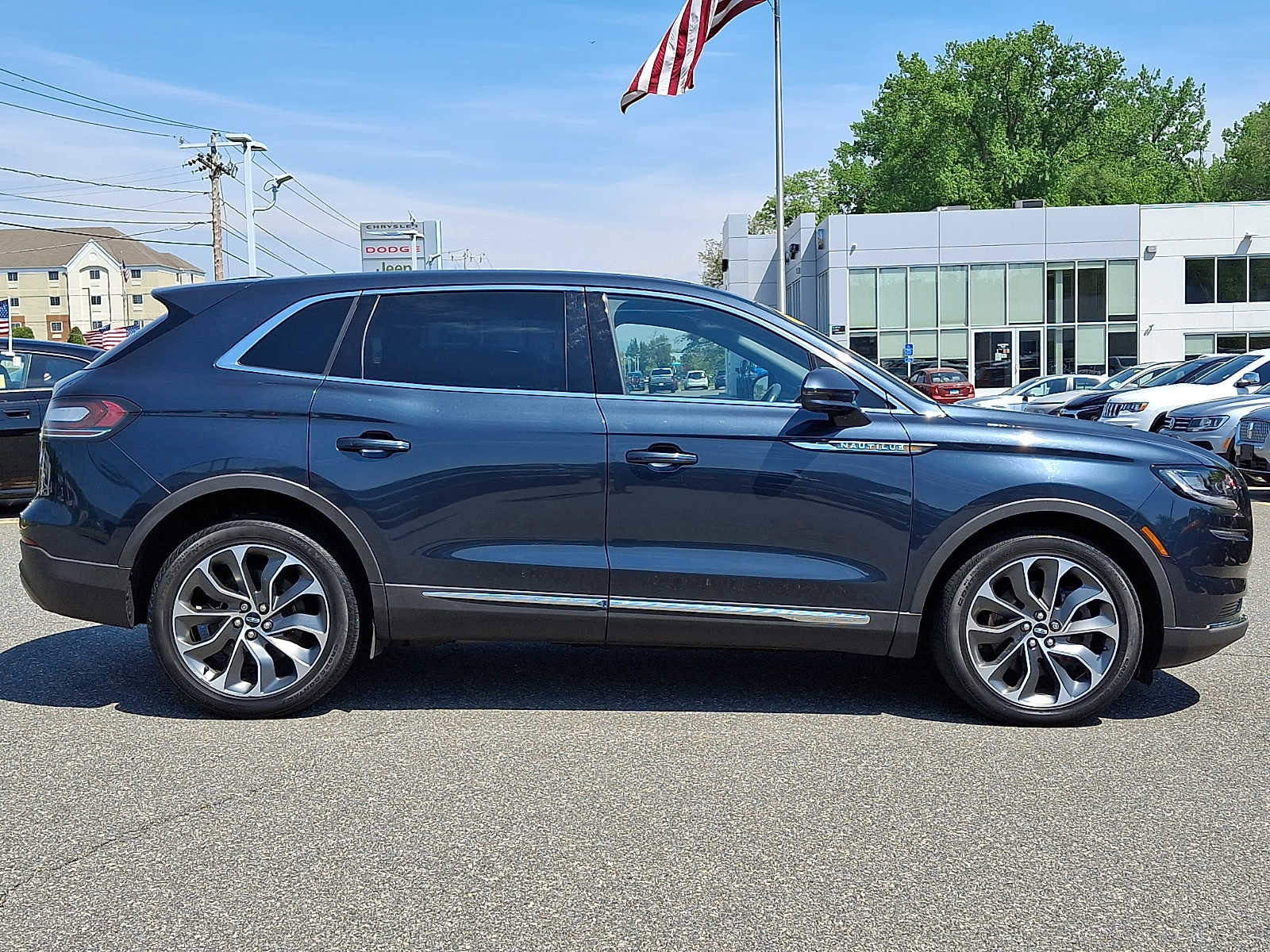 Used 2022 Lincoln Nautilus Reserve AWD/4WD image 7