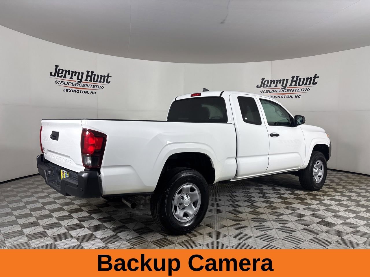 Used 2019 Toyota Tacoma SR image 6