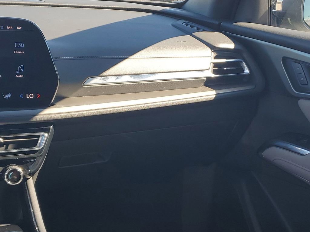 Used 2025 Chevrolet Traverse LT image 26