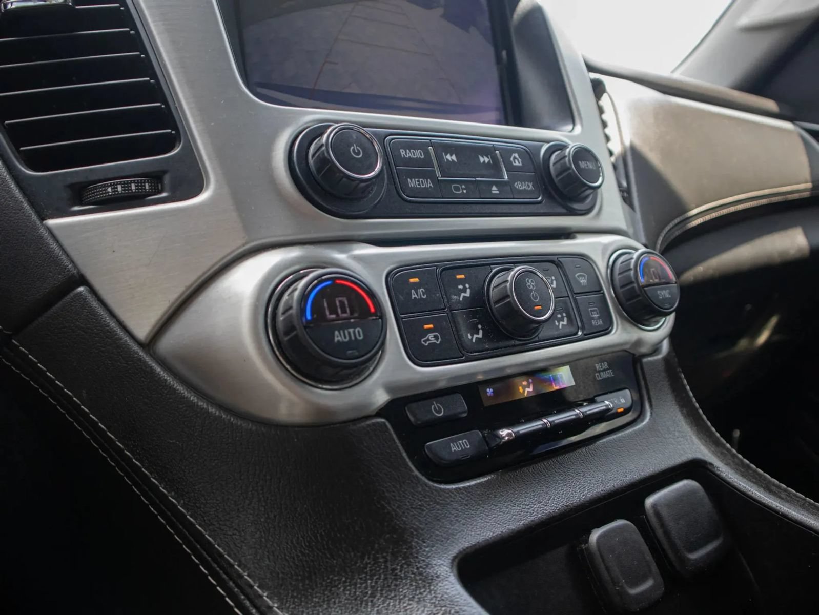 Used 2020 GMC Yukon SLE AWD/4WD image 32