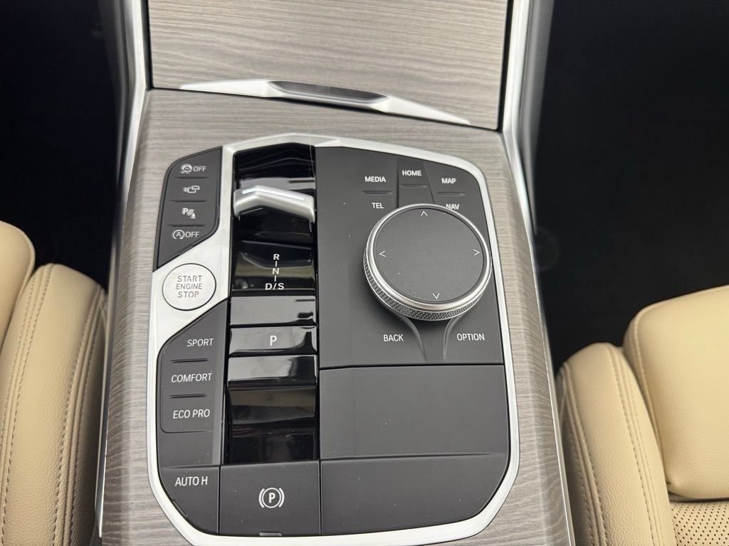 New 2026 BMW 330i xDrive Sedan w/ Premium Package AWD/4WD image 18