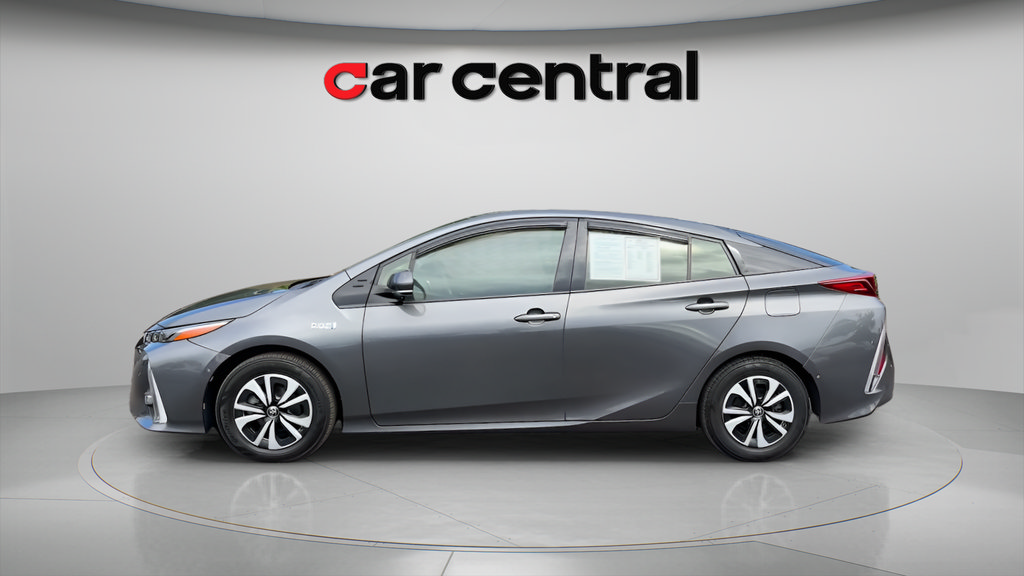 Used 2017 Toyota Prius Prime Advanced FWD image 2