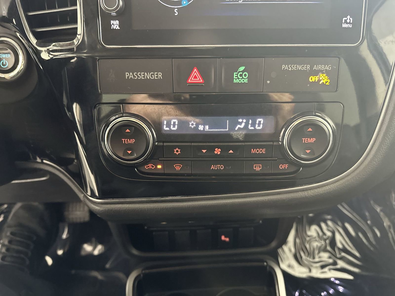 Used 2018 Mitsubishi Outlander SEL AWD/4WD image 19