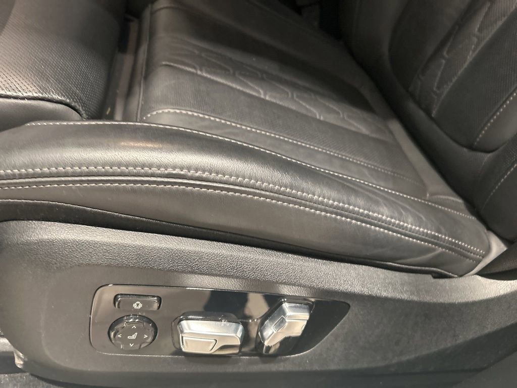 Used 2024 BMW X7 M60i w/ Executive Package image 5