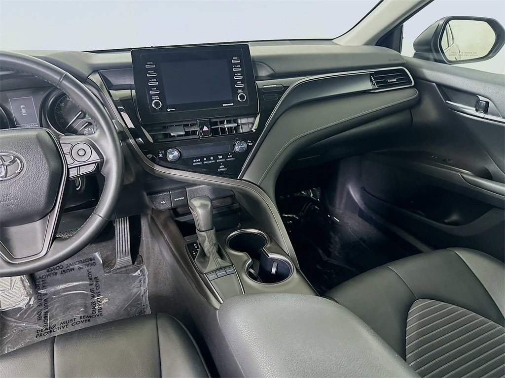 Used 2024 Toyota Camry SE image 19