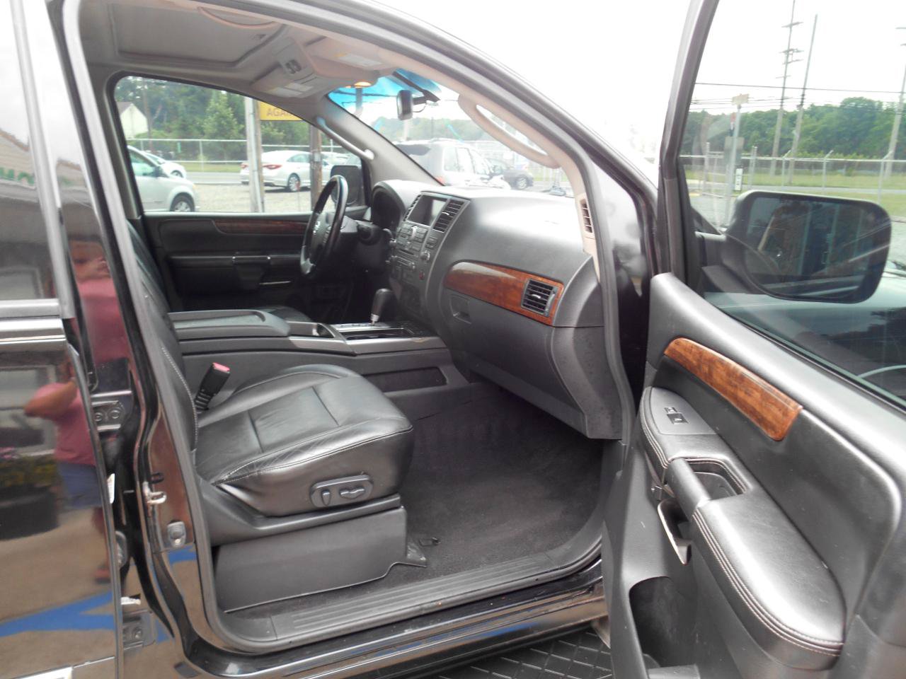 Used 2011 Nissan Armada Platinum w/ 2nd Row Captain Seat Pkg AWD/4WD image 10
