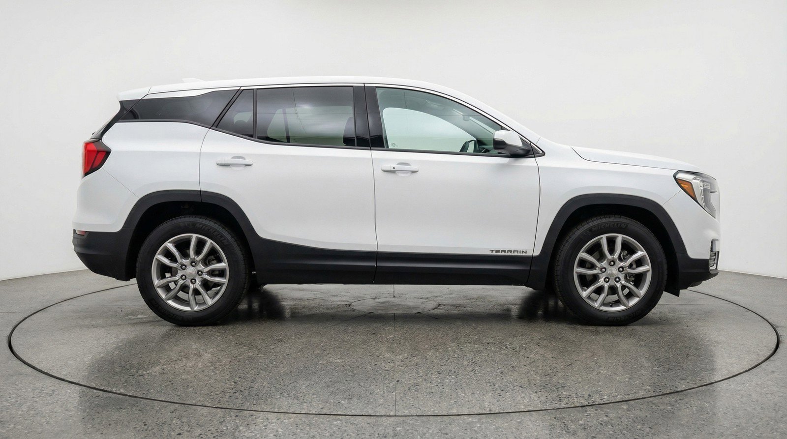 Used 2024 GMC Terrain SLT image 11