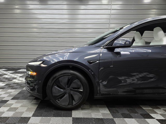 Used 2026 Tesla Model Y Long Range RWD image 41