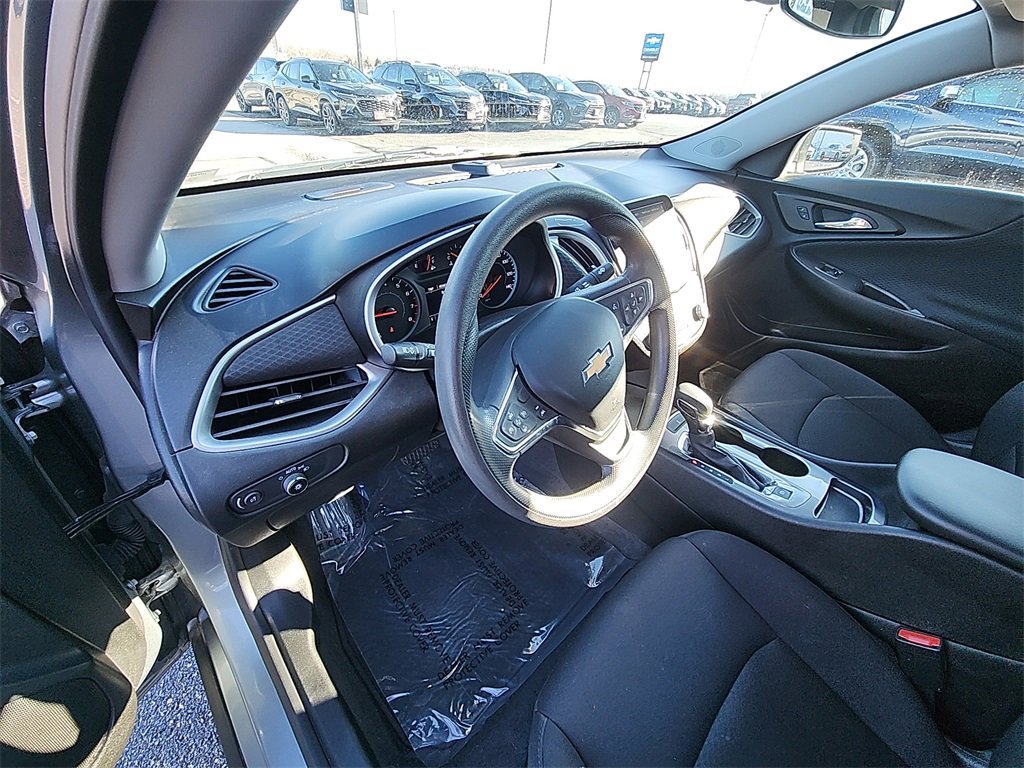 Used 2023 Chevrolet Malibu LS image 14