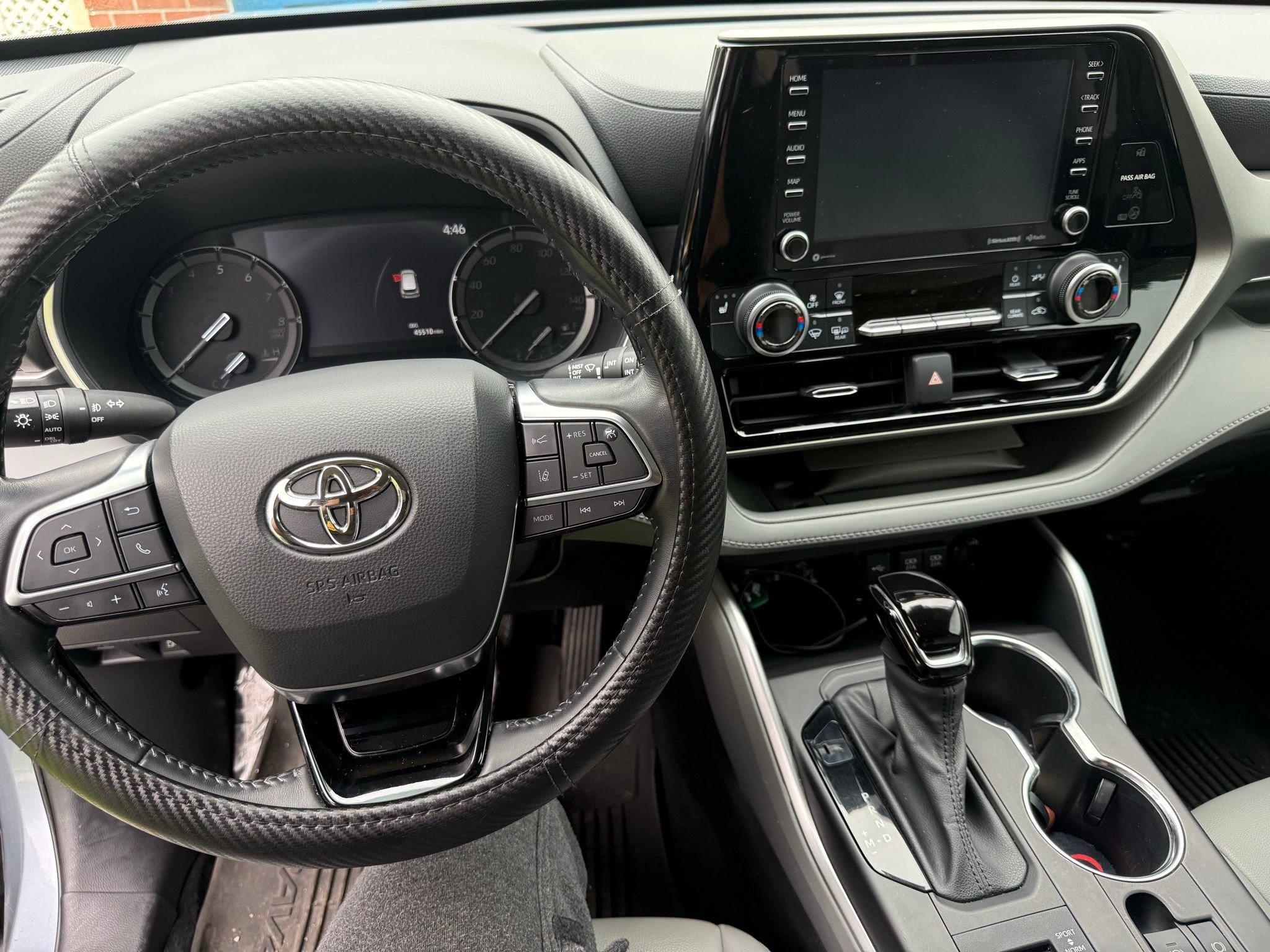 Used 2021 Toyota Highlander XLE AWD/4WD image 6