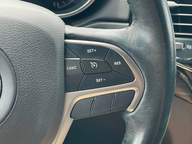 Used 2020 Jeep Grand Cherokee Altitude AWD/4WD image 13
