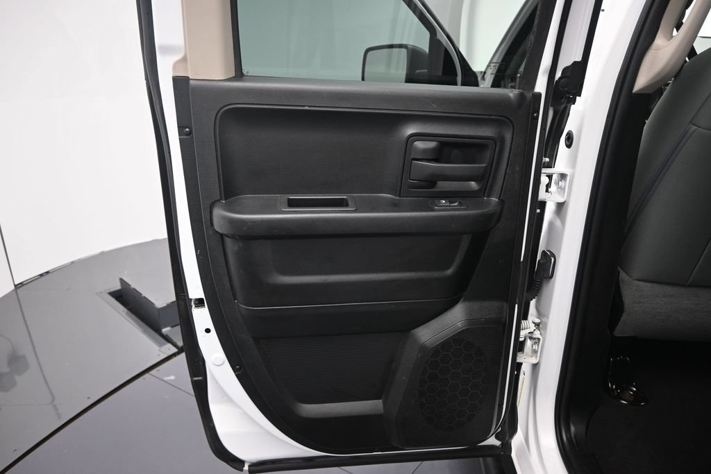 Used 2018 RAM 1500 ST w/ SXT Appearance Group AWD/4WD image 15