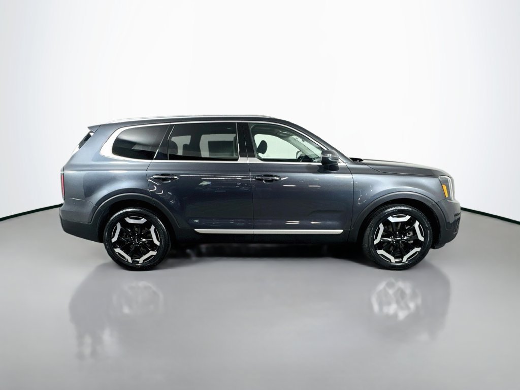Used 2023 Kia Telluride EX w/ EX Captain's Chair Package FWD image 9