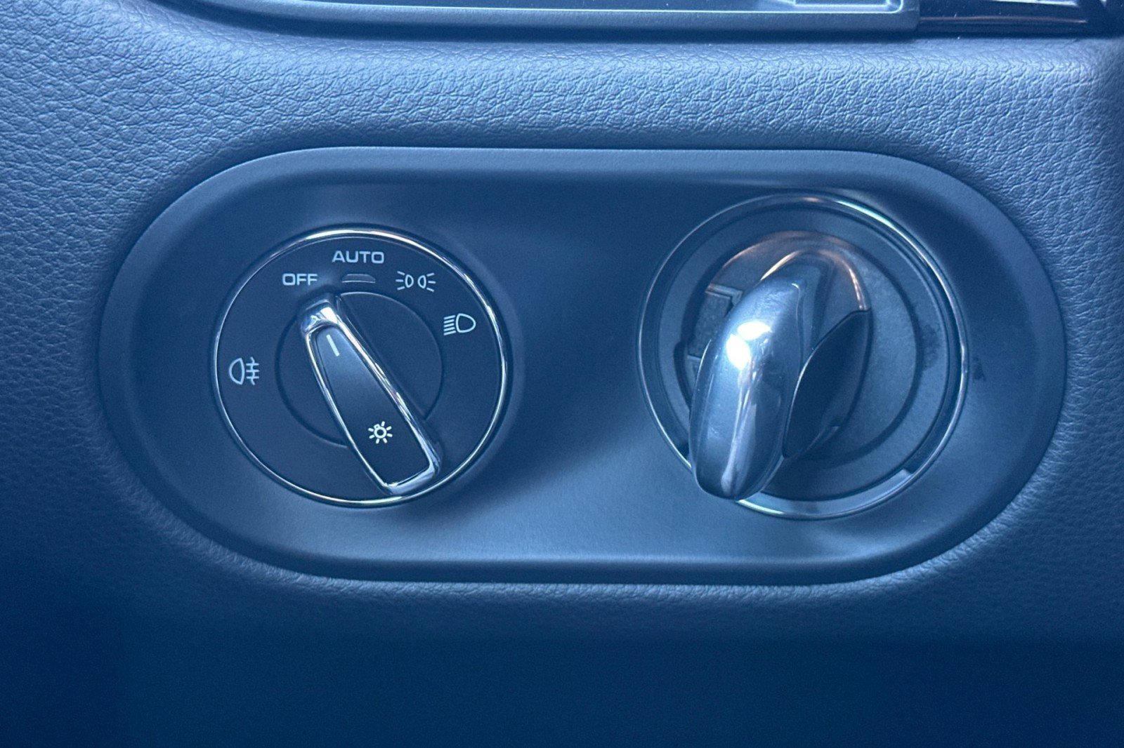 Used 2025 Porsche Macan image 23