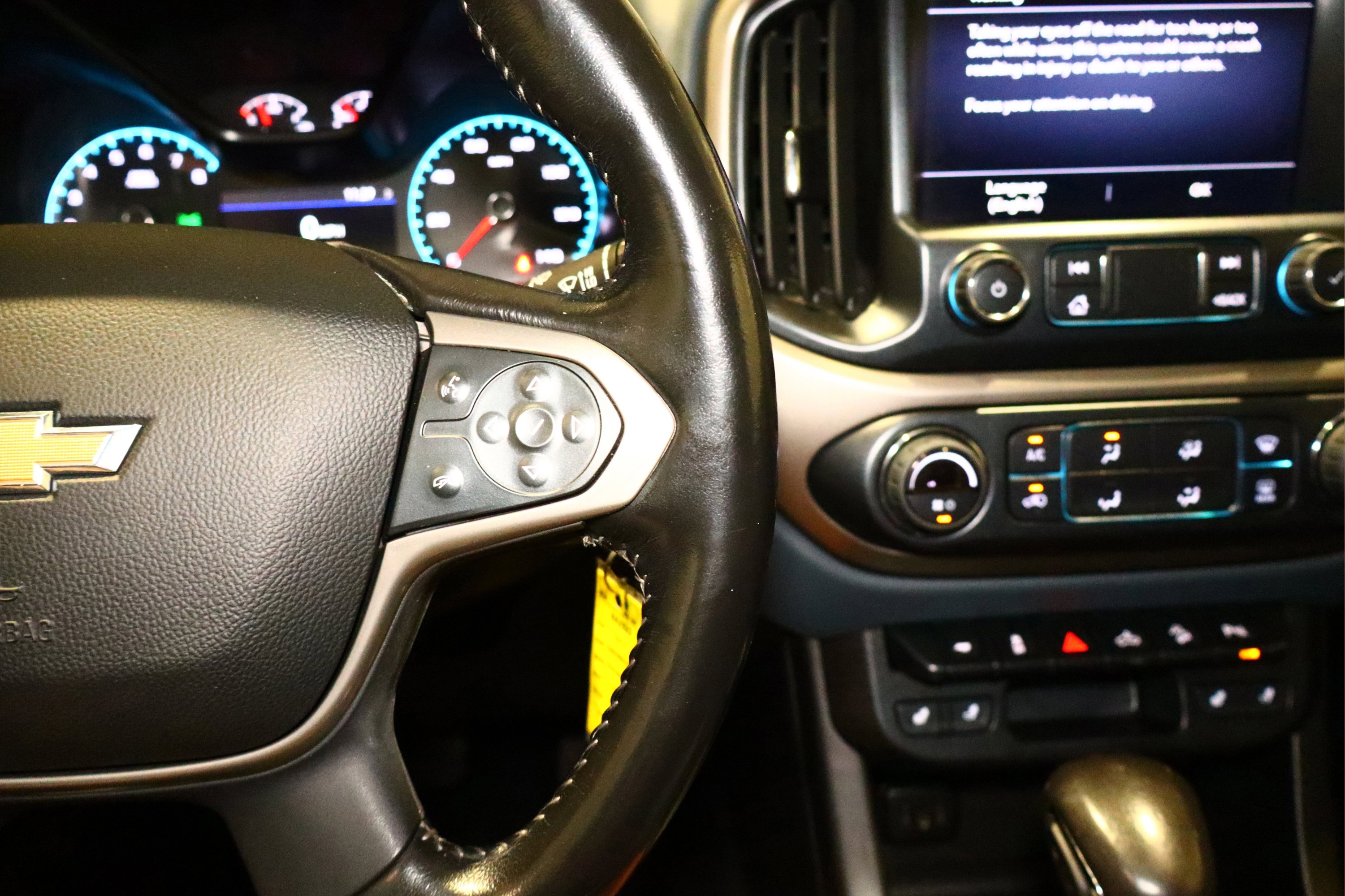 Used 2022 Chevrolet Colorado Z71 w/ Z71 Midnight Edition image 12