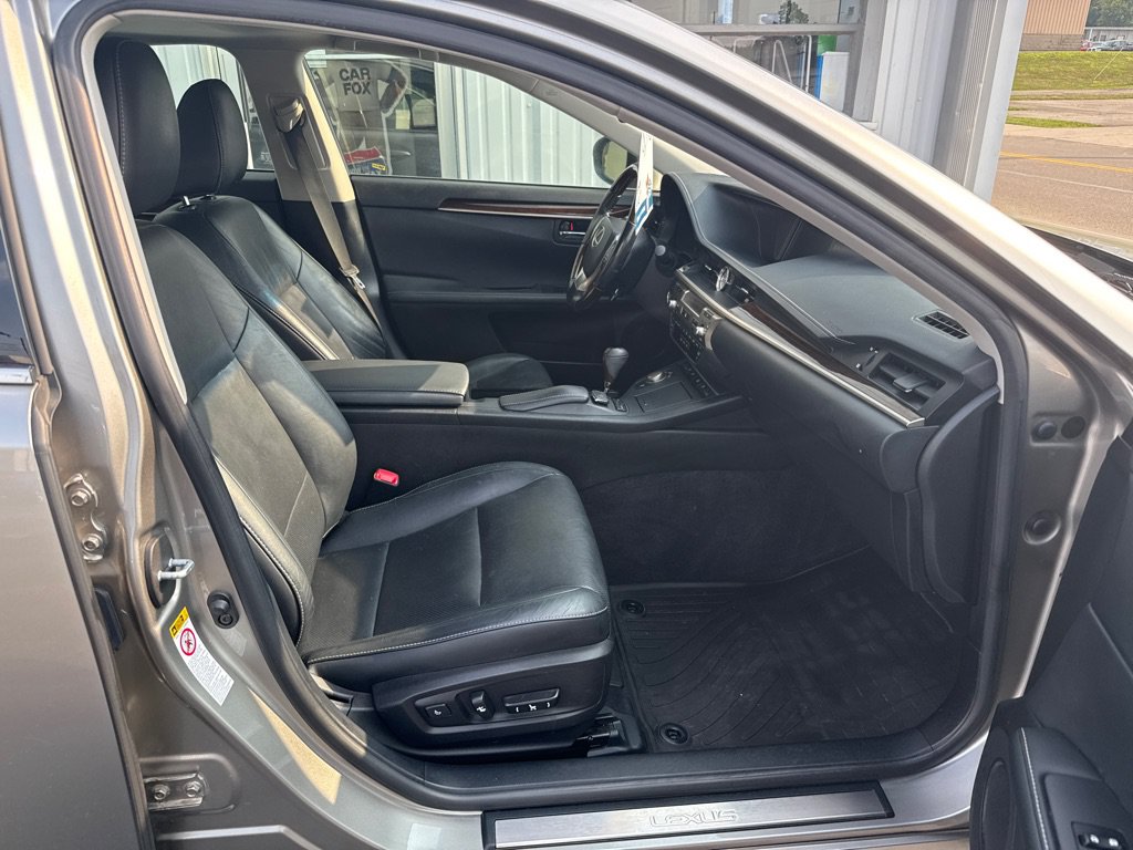 Used 2015 Lexus ES 350 w/ Luxury Package FWD image 17