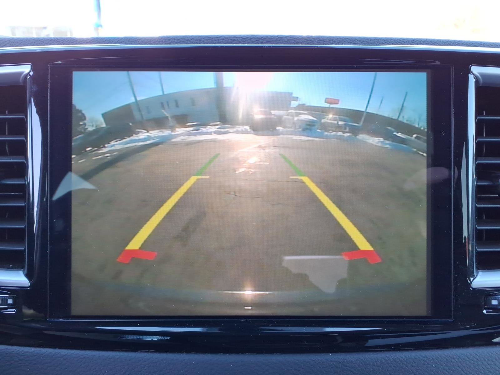 Used 2023 Chrysler Pacifica Touring-L image 15