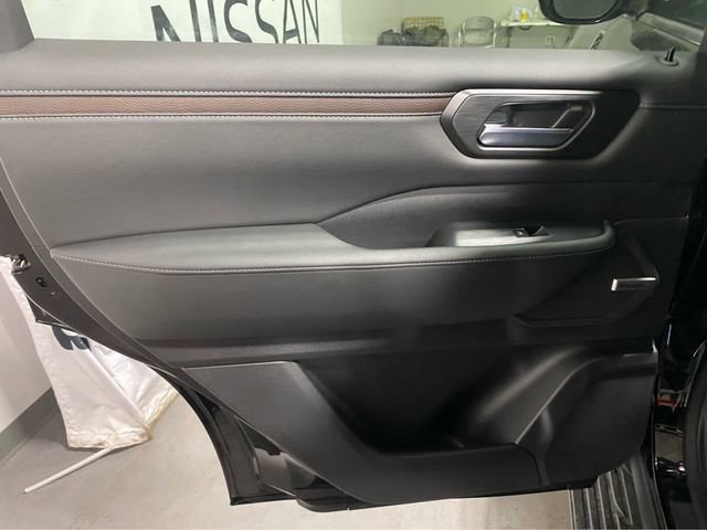 New 2025 Nissan Armada SL w/ Captain's Chari Seat Package AWD/4WD image 30