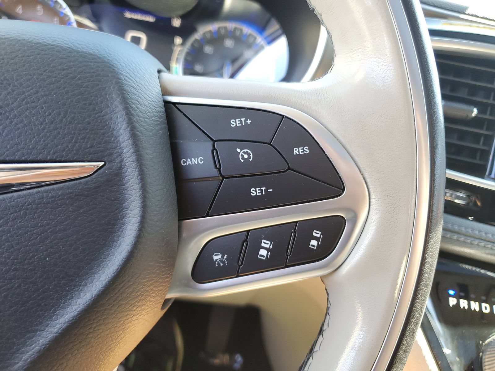 Used 2019 Chrysler Pacifica Limited FWD image 25