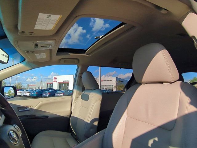 Certified 2017 Toyota Sienna XLE image 10