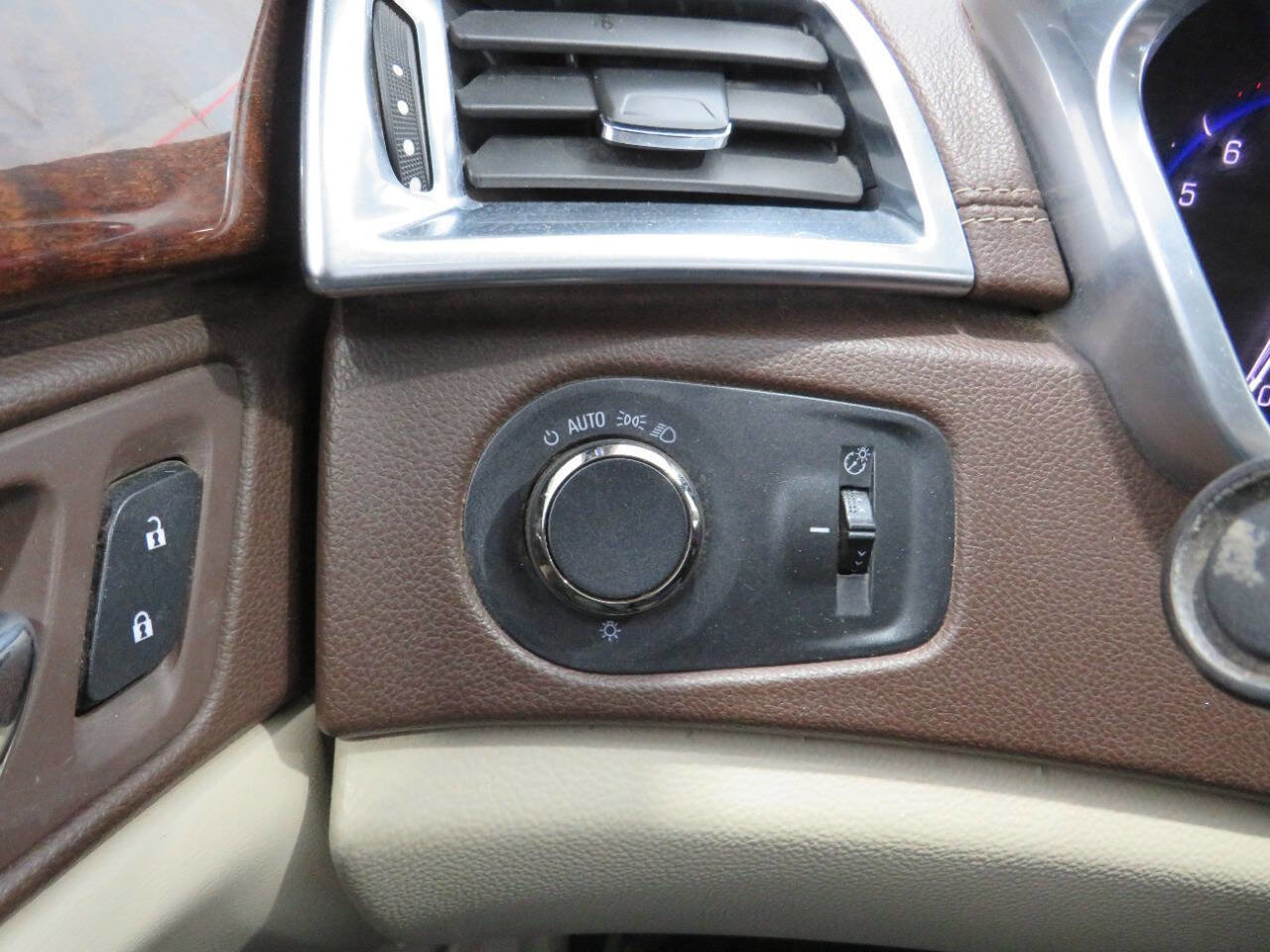 Used 2014 Cadillac SRX Luxury FWD image 23