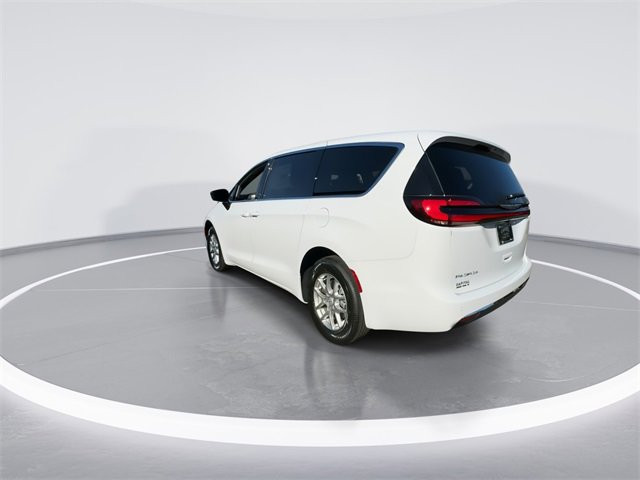 New 2026 Chrysler Pacifica Select image 6