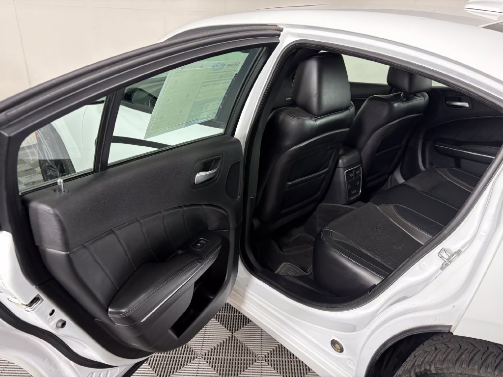 Used 2015 Dodge Charger SXT w/ AWD Premium Group image 27