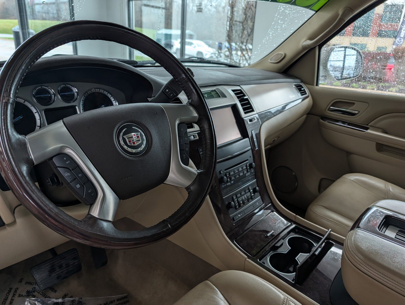 Used 2013 Cadillac Escalade Luxury AWD/4WD image 17