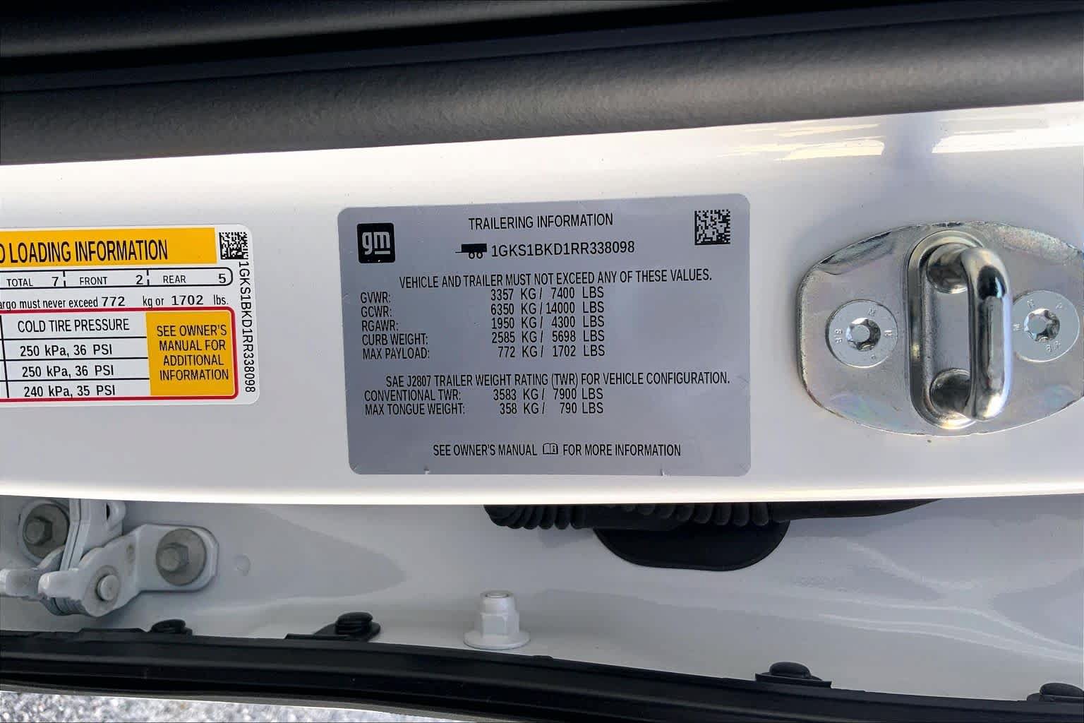 Used 2024 GMC Yukon SLT w/ SLT Luxury Package RWD image 31