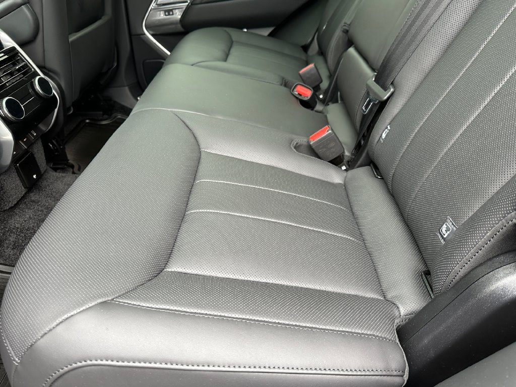 Used 2026 Land Rover Range Rover SE AWD/4WD image 18