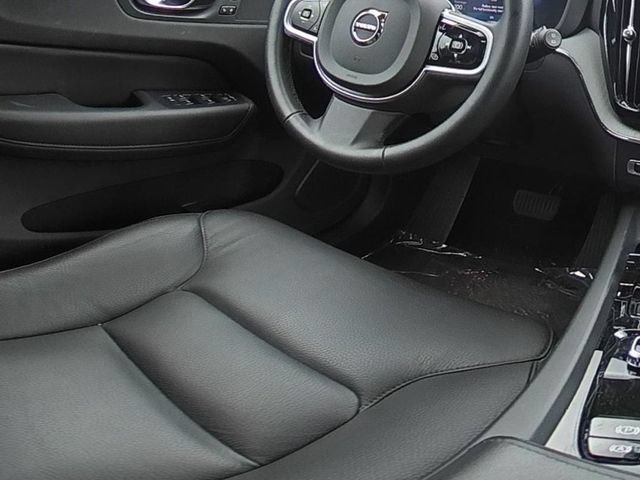 Used 2025 Volvo XC60 B5 Plus AWD/4WD image 19