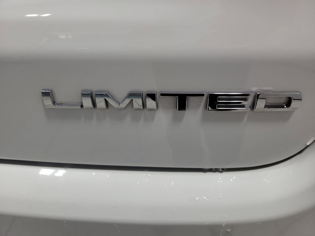 Used 2025 Jeep Compass Limited image 18