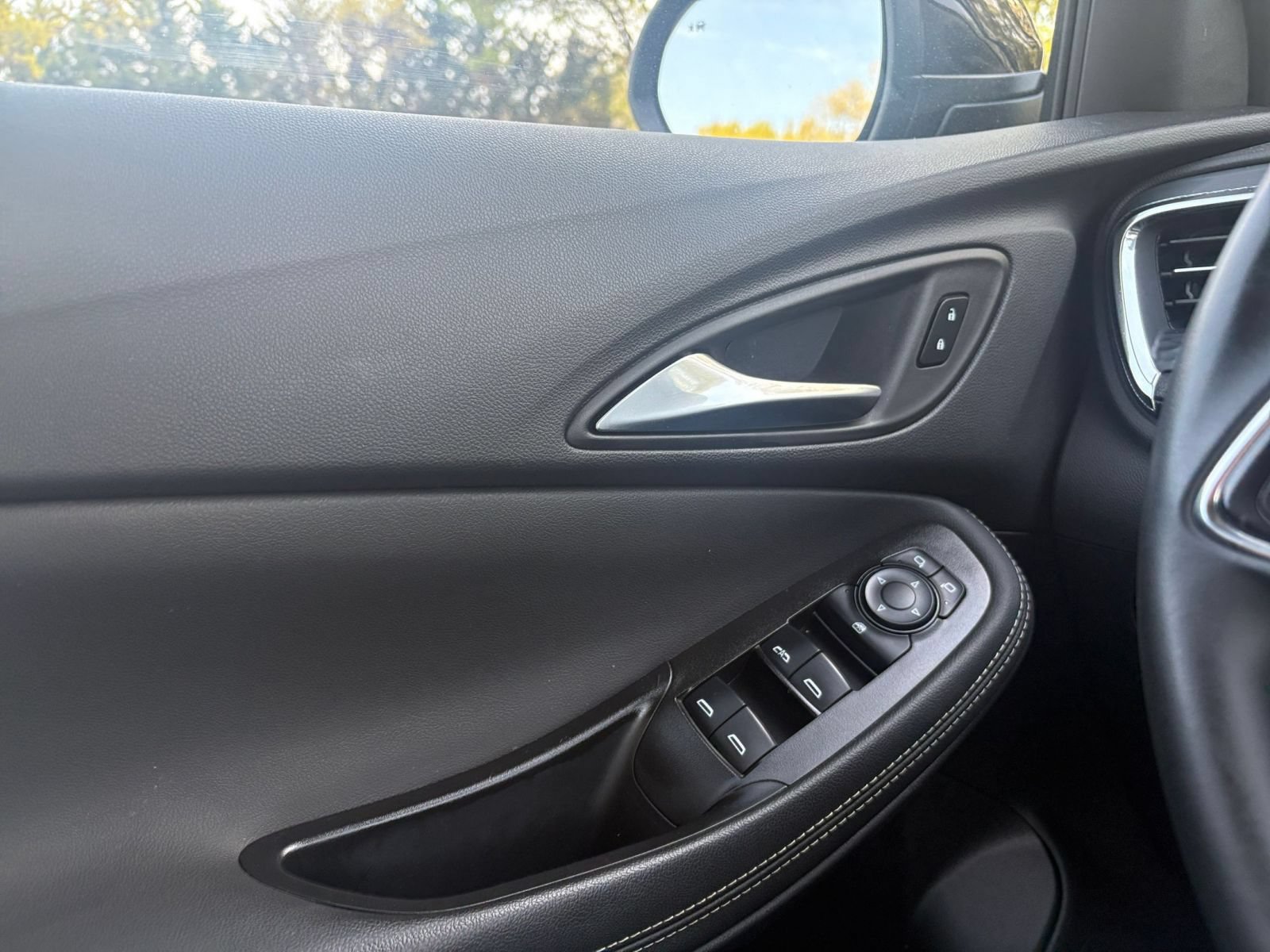 Used 2025 Buick Encore GX Preferred FWD image 18