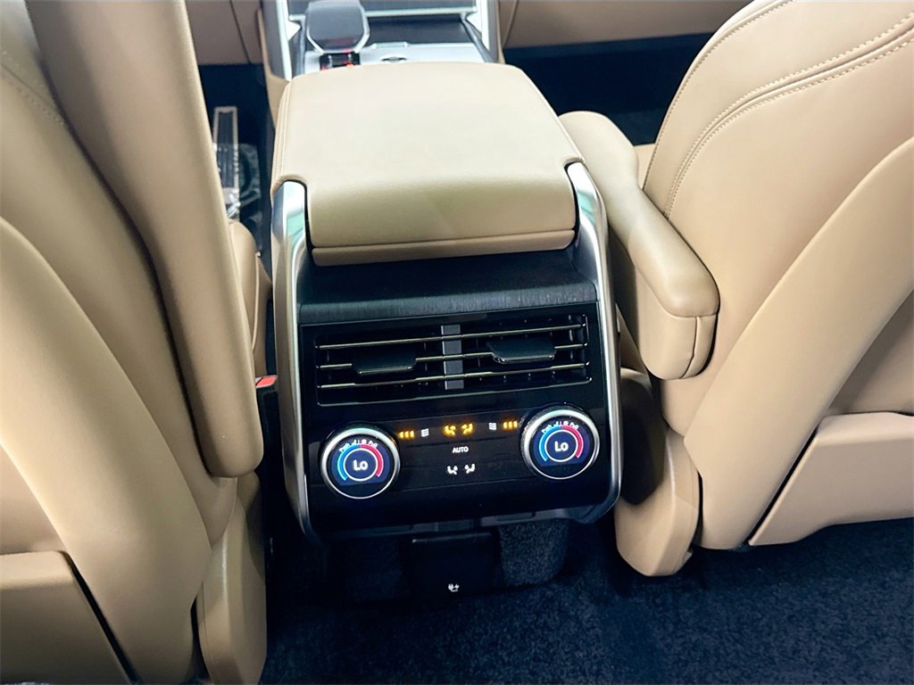 New 2025 Land Rover Range Rover SE image 24