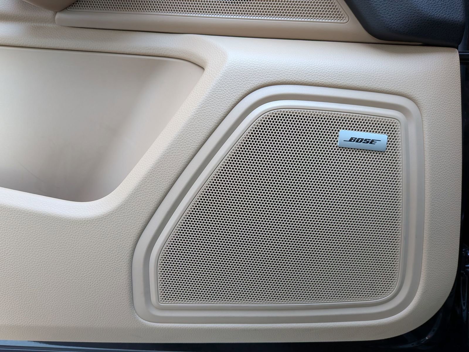 Certified 2025 Porsche Macan image 14