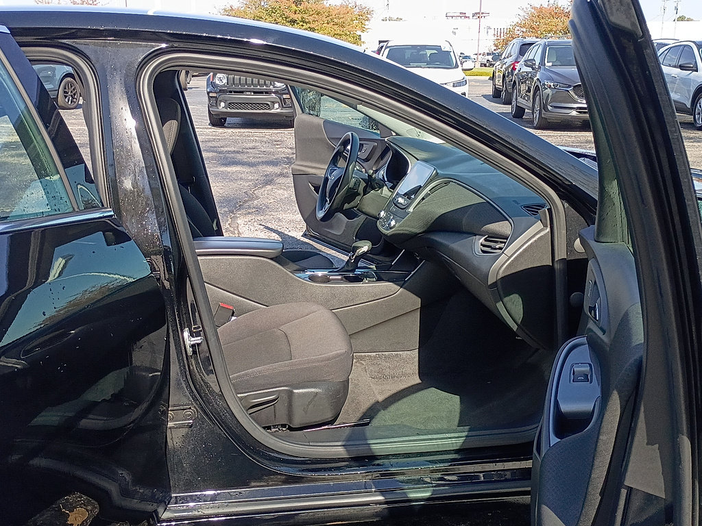 Used 2025 Chevrolet Malibu LT FWD image 15